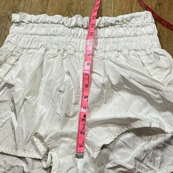 FP Movement Women's The Way Home Shorts White EUC Size Large L Free People Lined - Picture 15 of 17